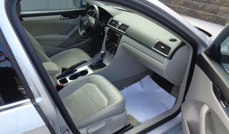 
								VOLKSWAGEN PASSAT SE full									