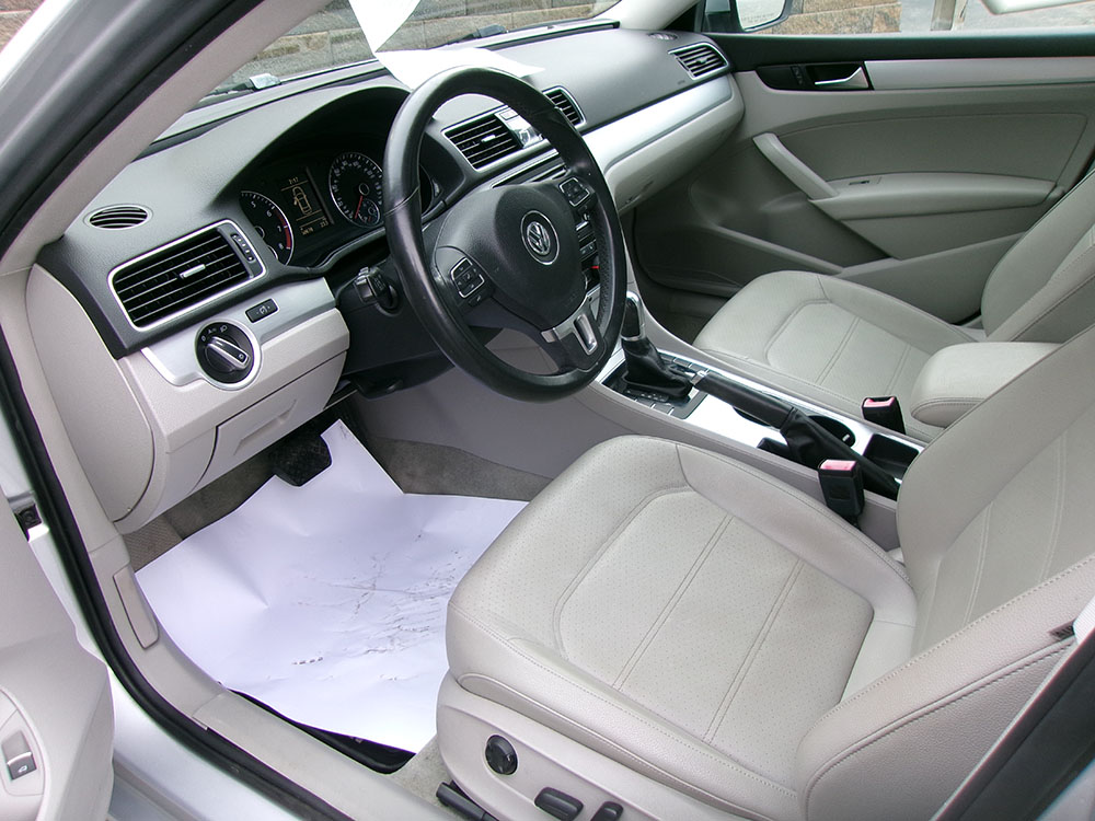 
								VOLKSWAGEN PASSAT SE full									