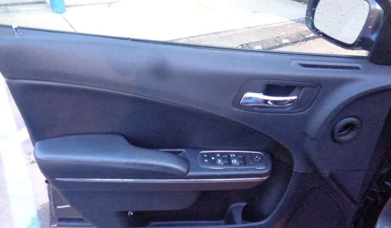 
								DODGE CHARGER SE full									