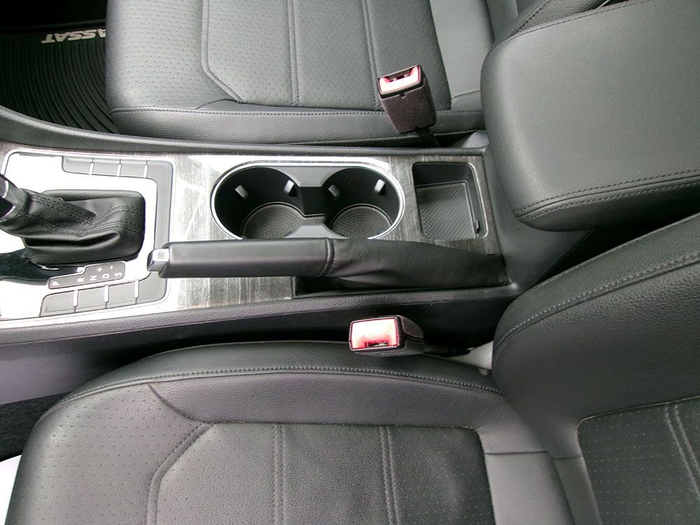 
								VOLKSWAGEN PASSAT SE full									