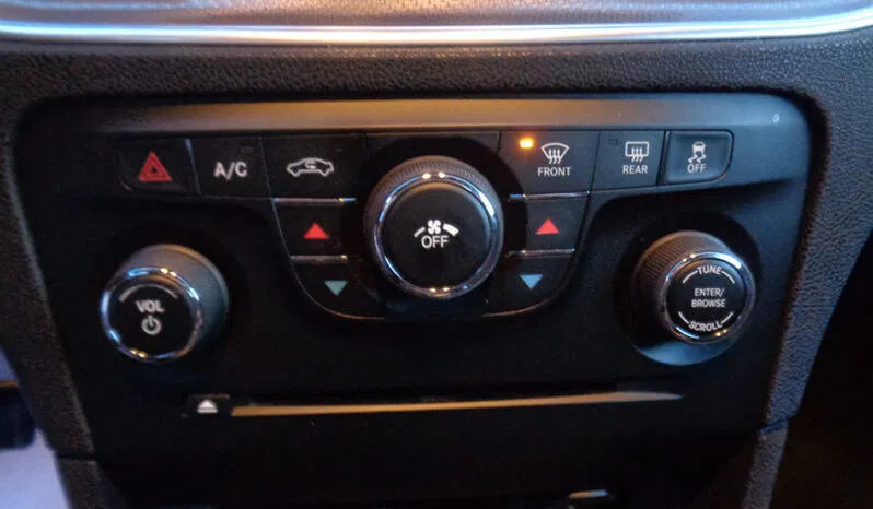 
								DODGE CHARGER SE full									