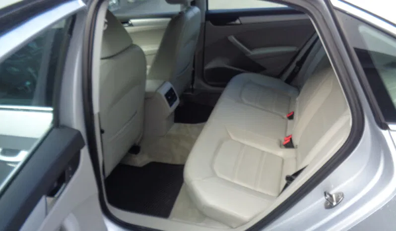 
								VOLKSWAGEN PASSAT SE full									