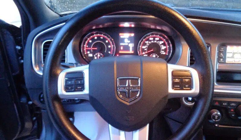 
								DODGE CHARGER SE full									