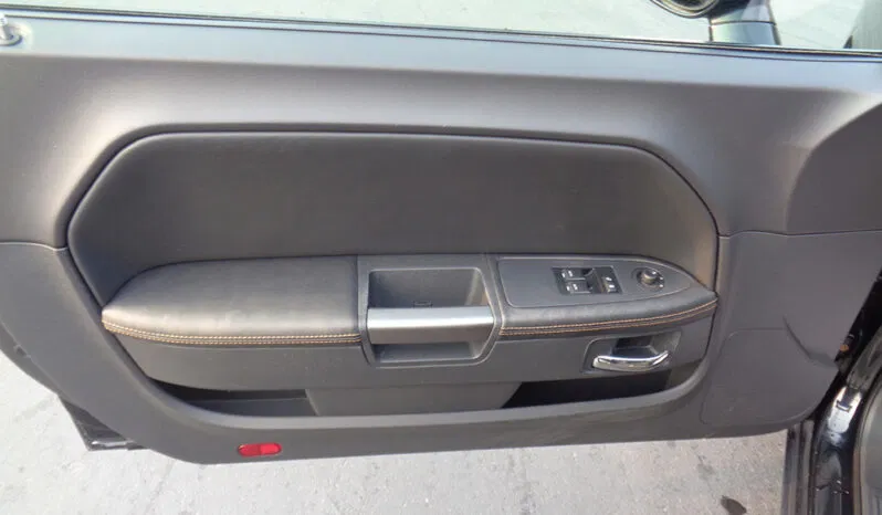 
								DODGE CHALLENGER SXT full									