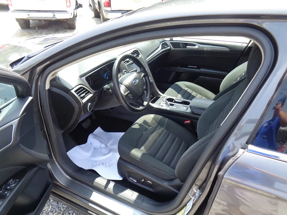
								FORD FUSION SE full									