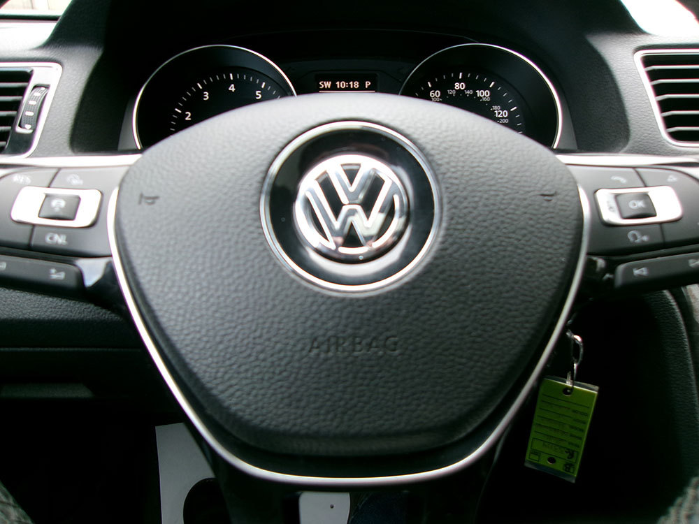 
								VOLKSWAGEN PASSAT SE full									