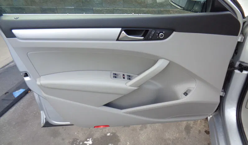 
								VOLKSWAGEN PASSAT SE full									