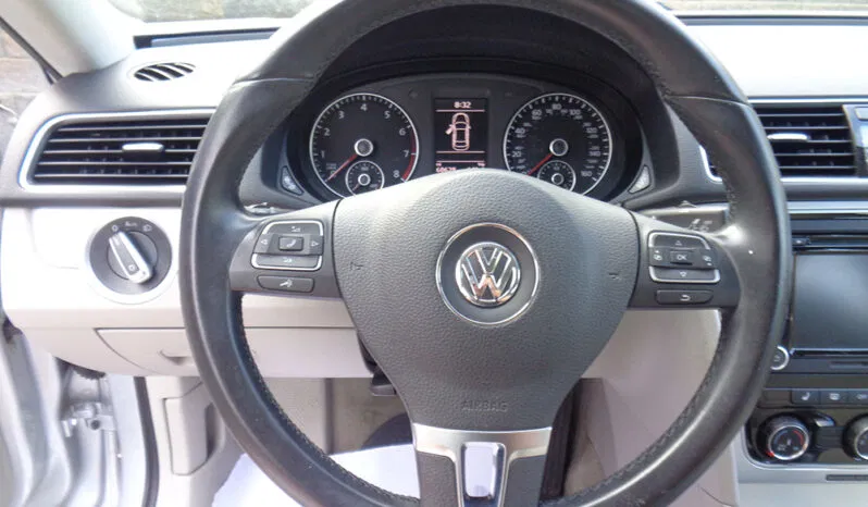 
								VOLKSWAGEN PASSAT SE full									