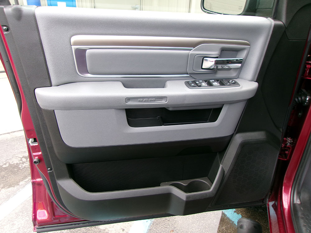 
								RAM 1500 CLASSIC WARLOCK EX CAB full									