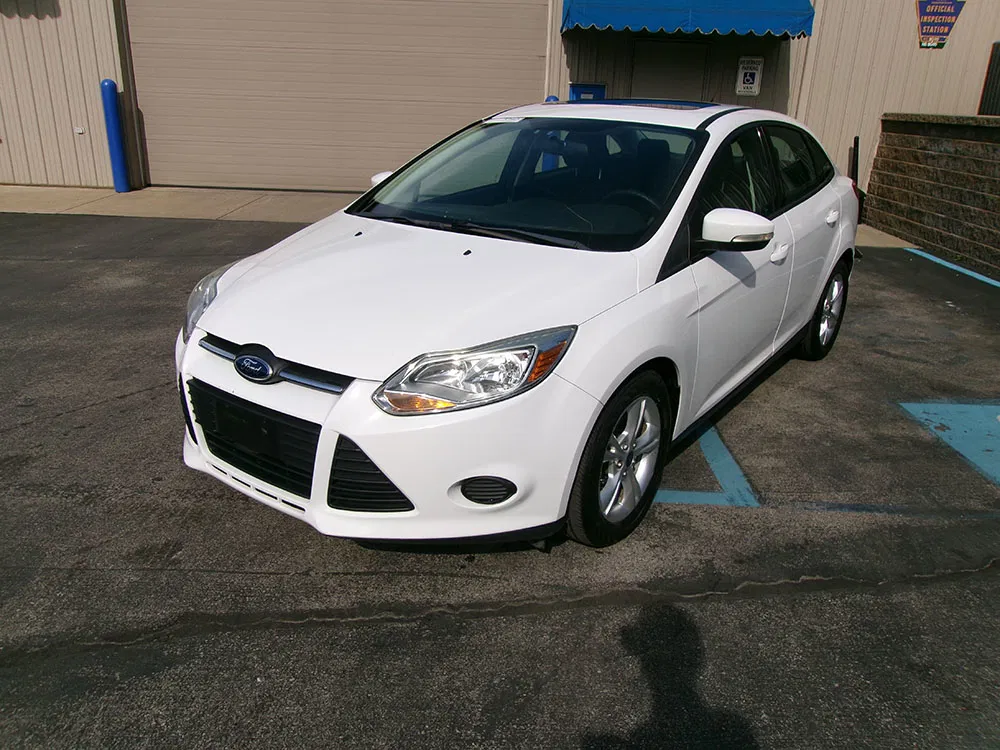 
								FORD FOCUS SE full									