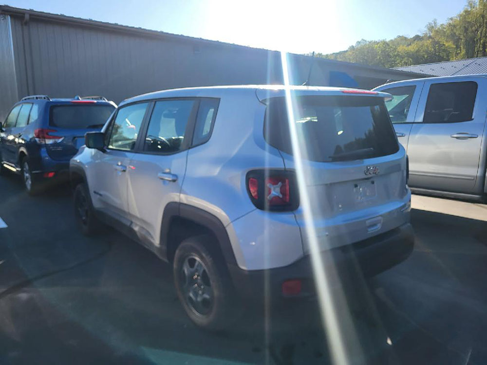 
								JEEP RENEGDE SPORT full									