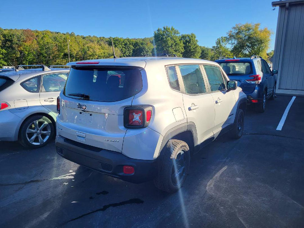 
								JEEP RENEGDE SPORT full									