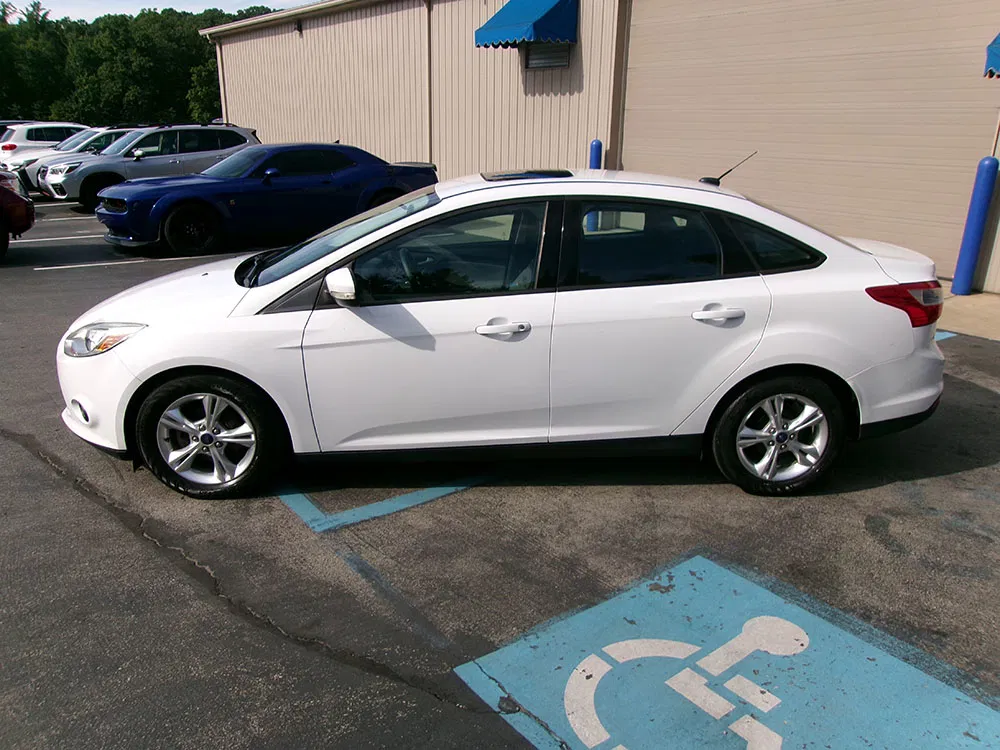 
								FORD FOCUS SE full									