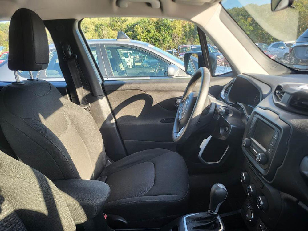 
								JEEP RENEGDE SPORT full									