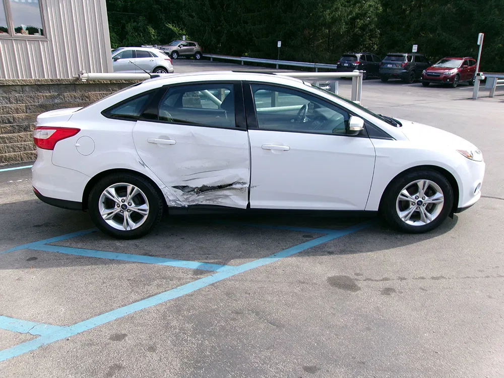 
								FORD FOCUS SE full									