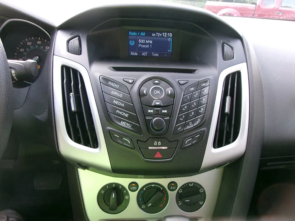 
								FORD FOCUS SE full									