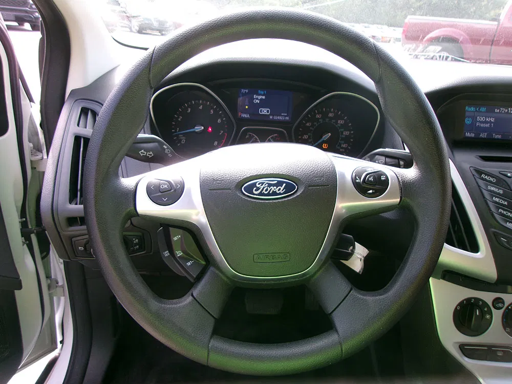 
								FORD FOCUS SE full									