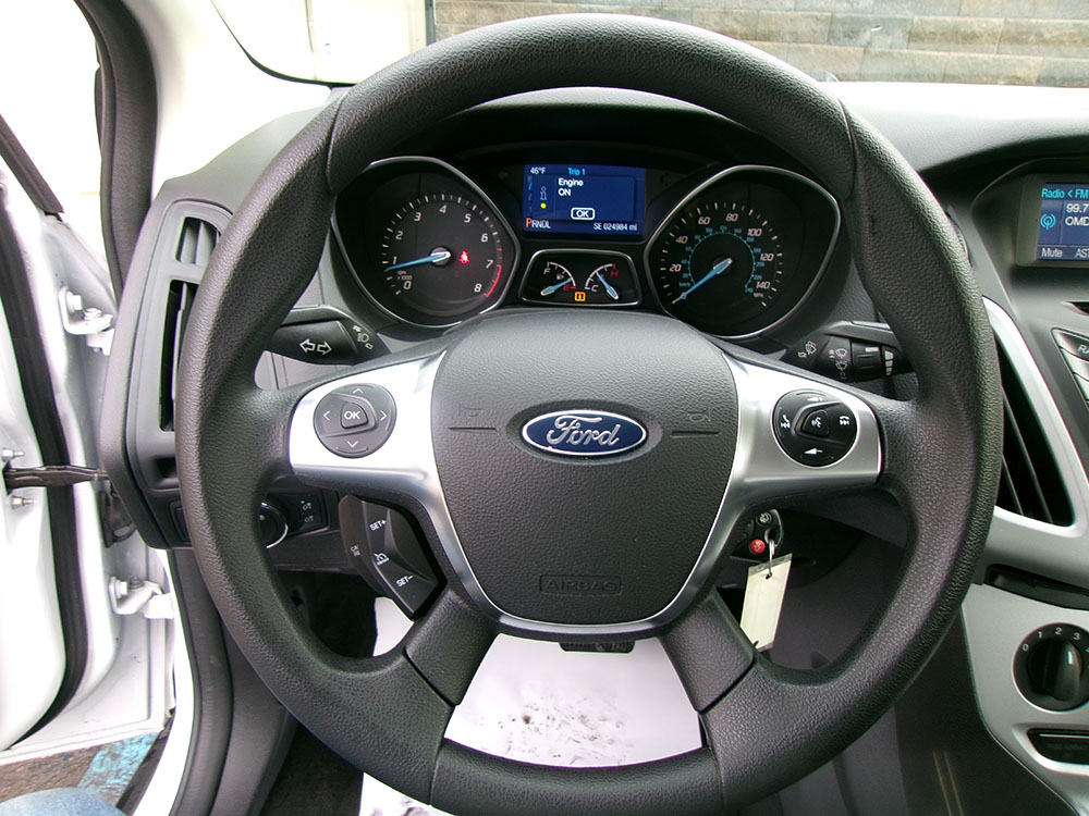 
								FORD FOCUS SE full									