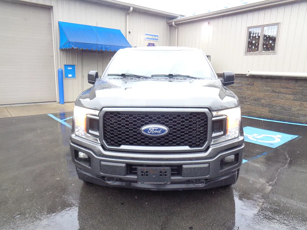 
								FORD F-150 XLT CREW CAB full									