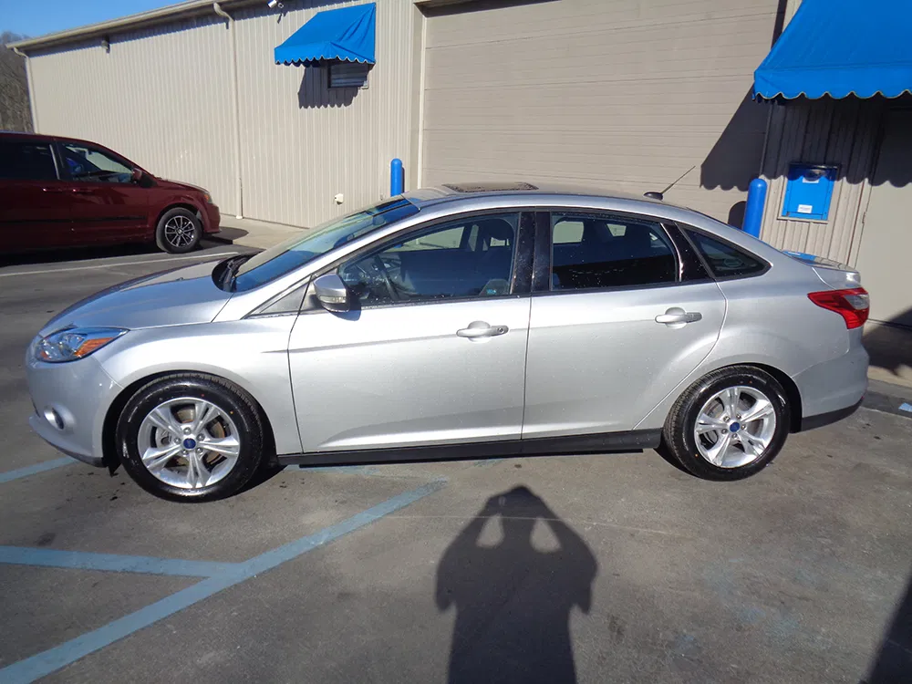 
								FORD FOCUS SE full									