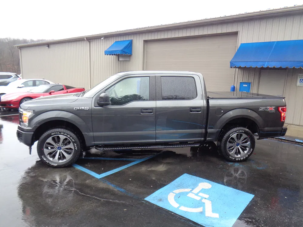 
								FORD F-150 XLT CREW CAB full									