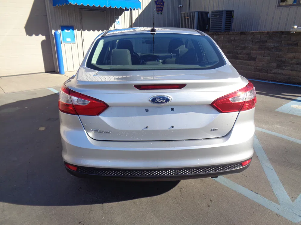 
								FORD FOCUS SE full									