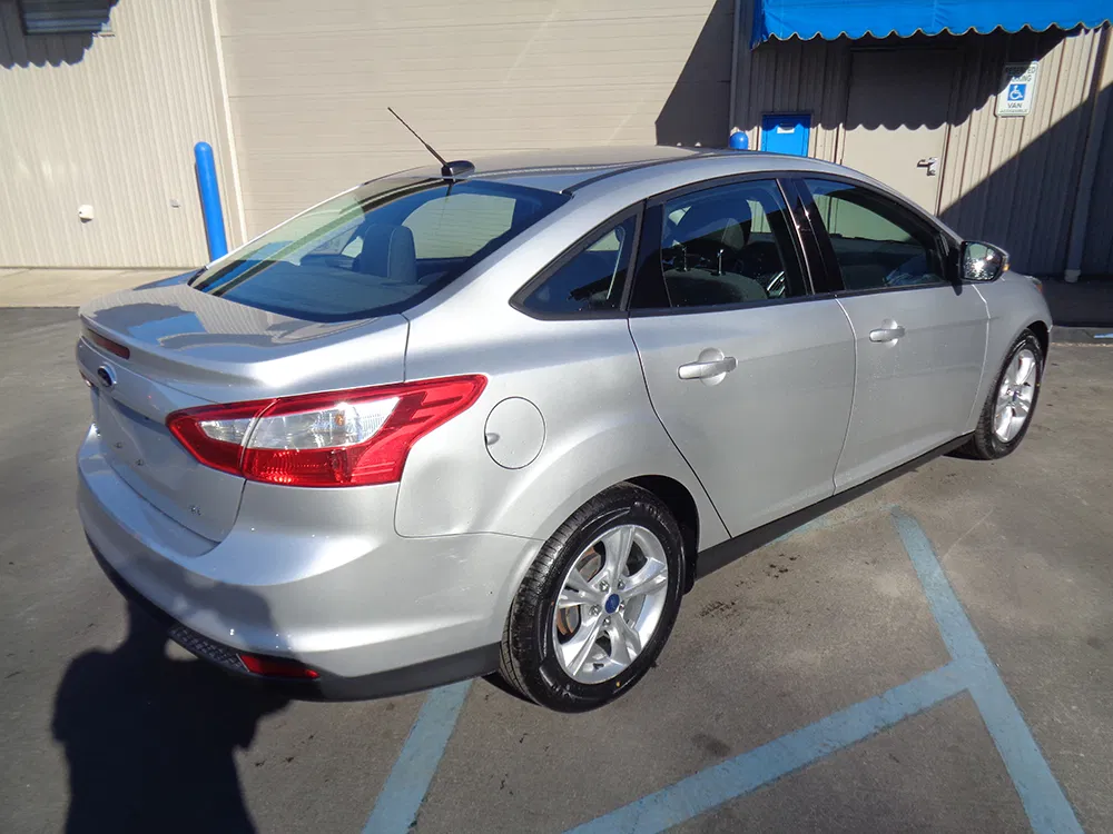
								FORD FOCUS SE full									