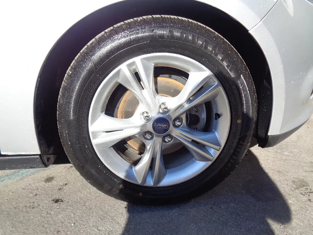 
								FORD FOCUS SE full									