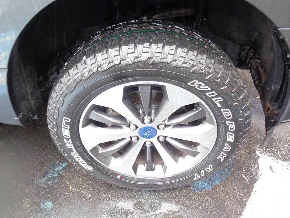 
								FORD F-150 XLT CREW CAB full									
