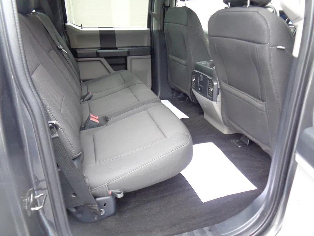 
								FORD F-150 XLT CREW CAB full									