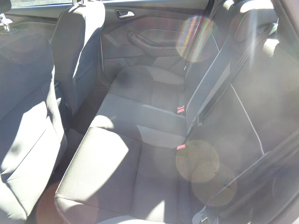 
								FORD FOCUS SE full									