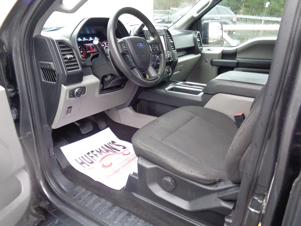 
								FORD F-150 XLT CREW CAB full									