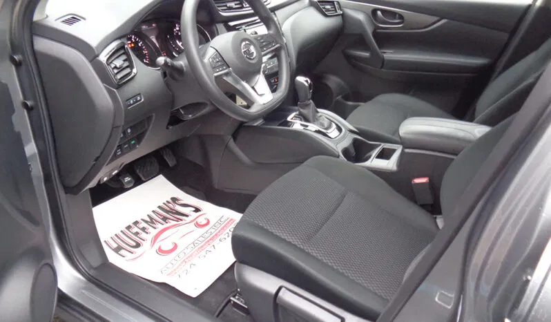 
								NISSAN ROGUE SPORT S full									