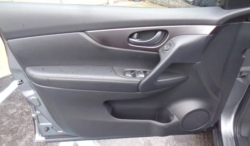 
								NISSAN ROGUE SPORT S full									