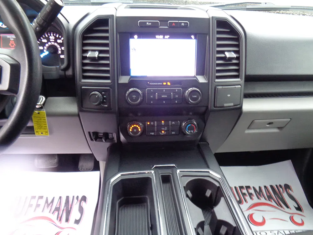 
								FORD F-150 XLT CREW CAB full									