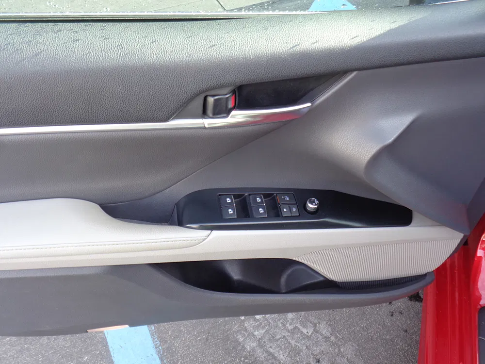 
								TOYOTA CAMRY XSE full									