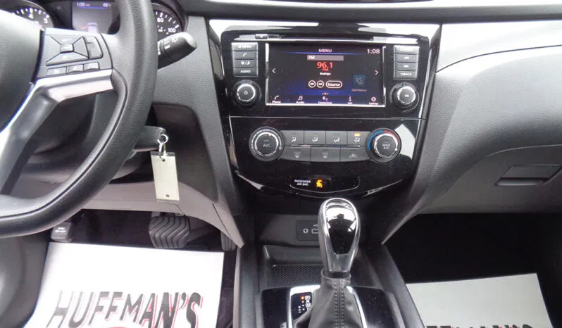
								NISSAN ROGUE SPORT S full									