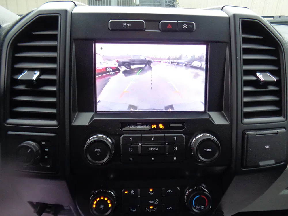 
								FORD F-150 XLT CREW CAB full									