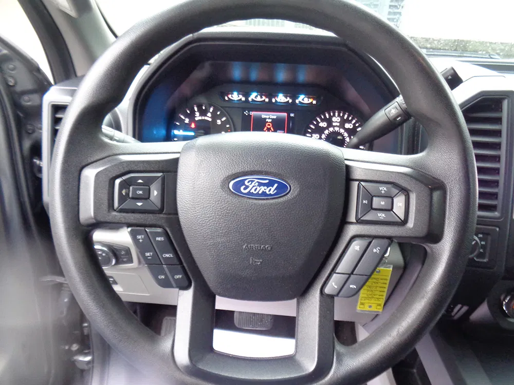 
								FORD F-150 XLT CREW CAB full									