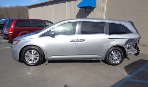 2016 Honda Odyssey SE's photo