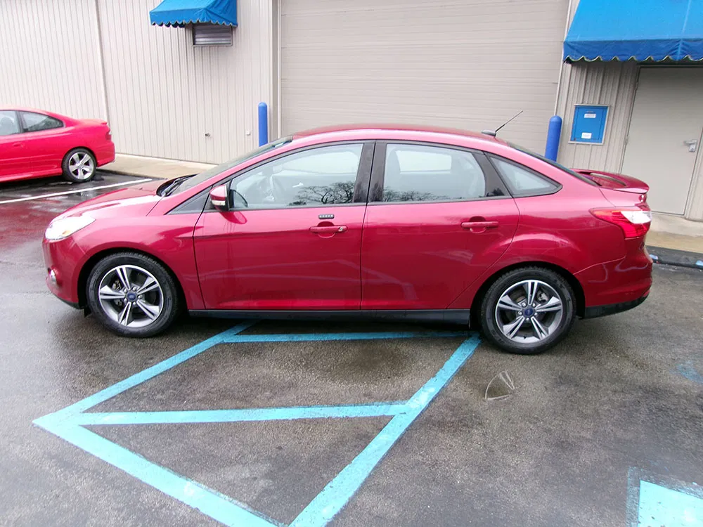 
								FORD FOCUS SE full									