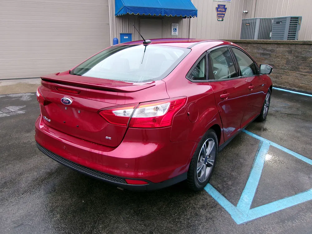 
								FORD FOCUS SE full									