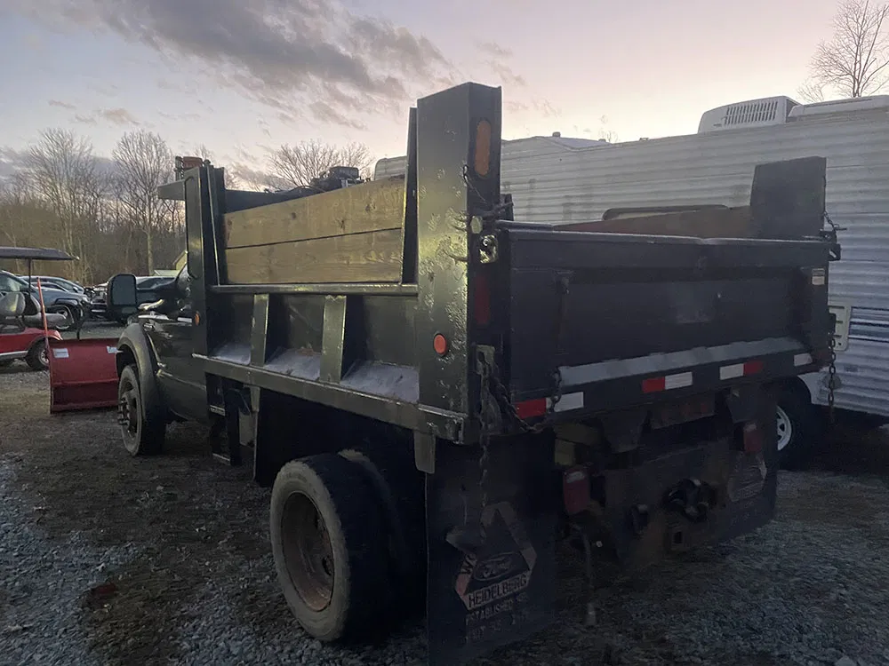 
								FORD F-550 XLT REG CAB DUALLY DUMP full									