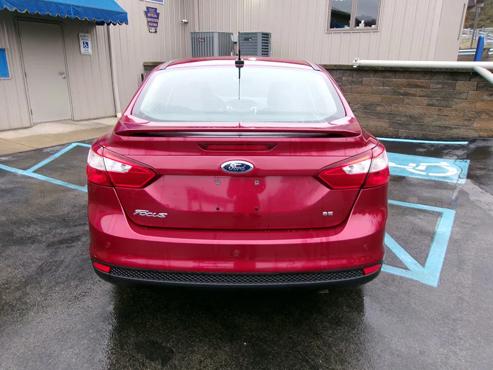 
								FORD FOCUS SE full									