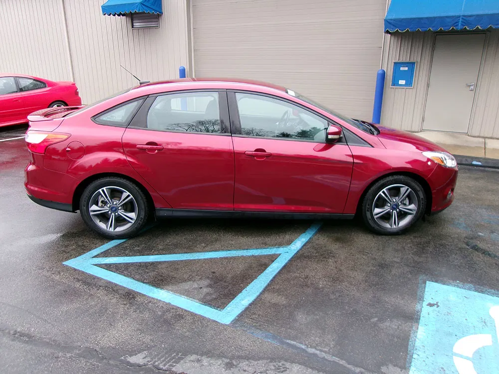 
								FORD FOCUS SE full									