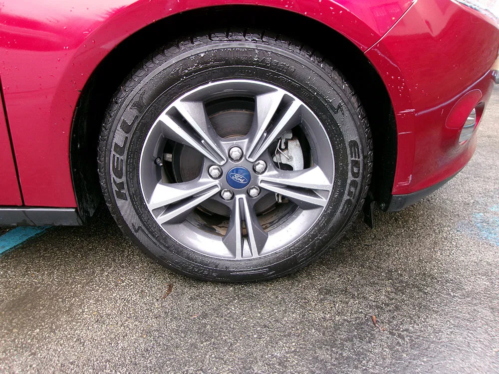 
								FORD FOCUS SE full									