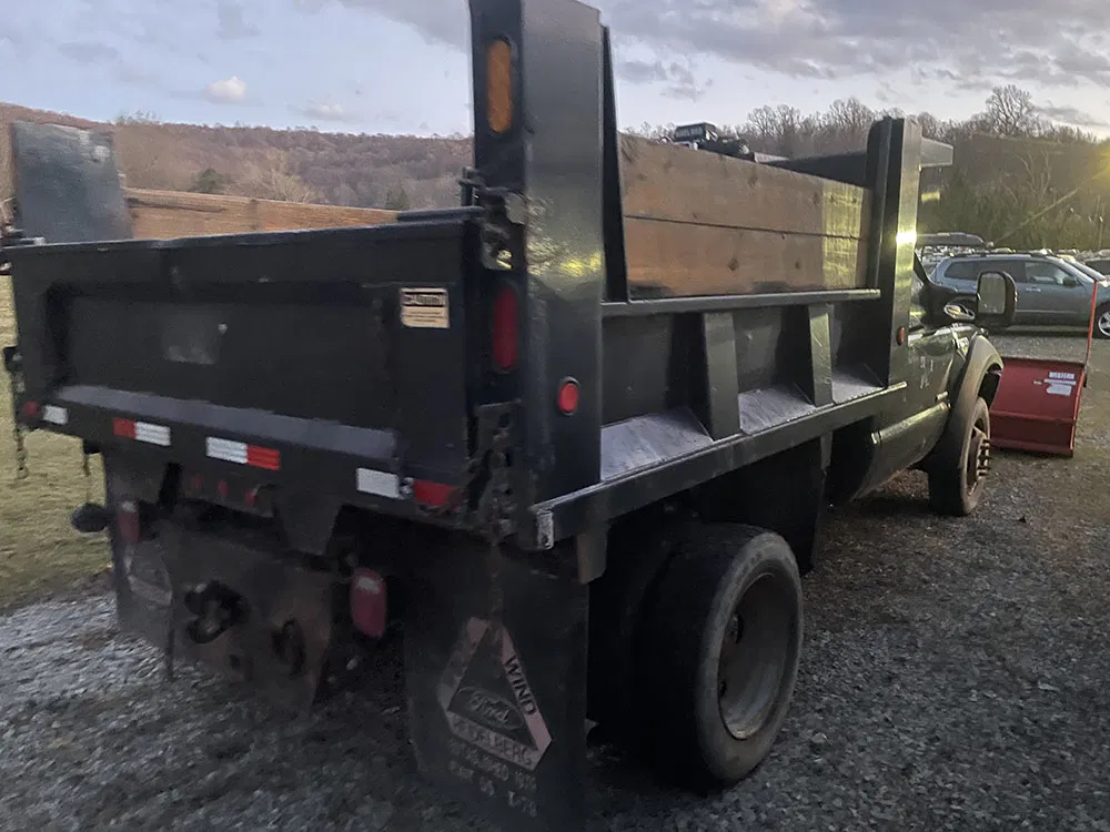 
								FORD F-550 XLT REG CAB DUALLY DUMP full									