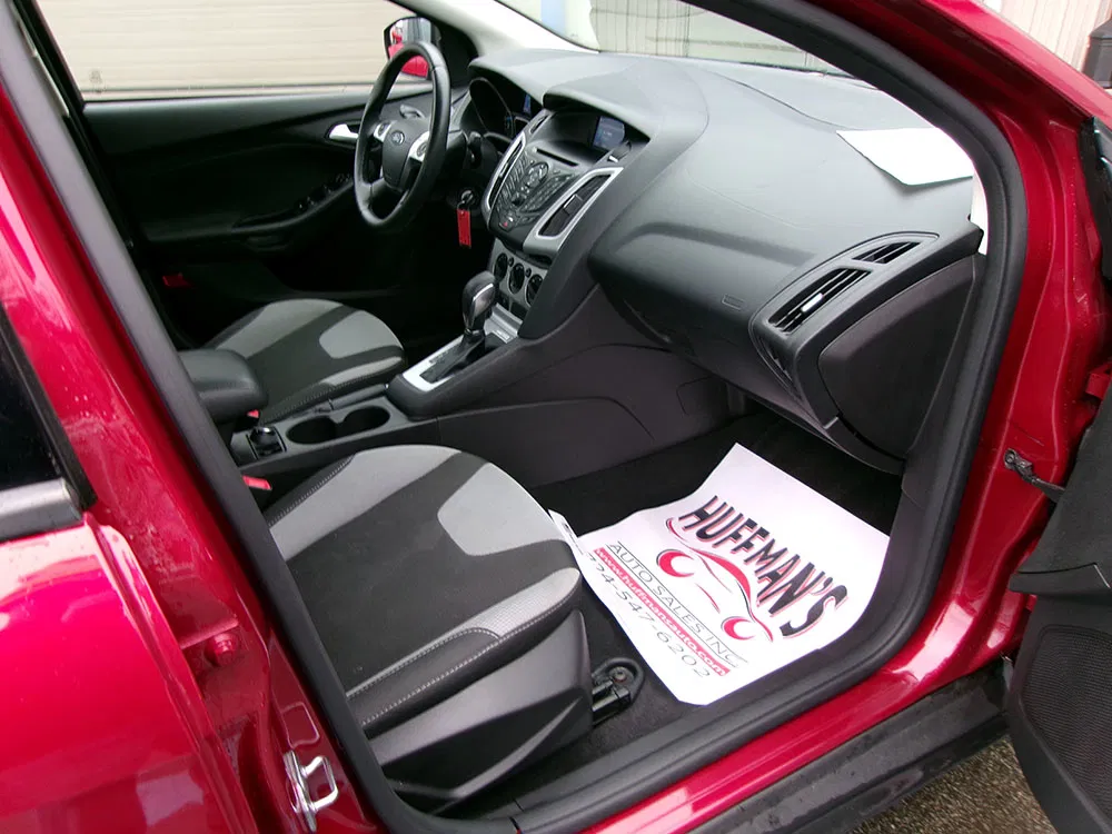 
								FORD FOCUS SE full									