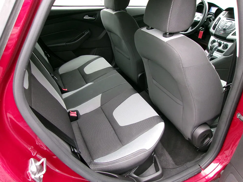 
								FORD FOCUS SE full									