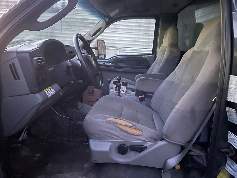 
								FORD F-550 XLT REG CAB DUALLY DUMP full									